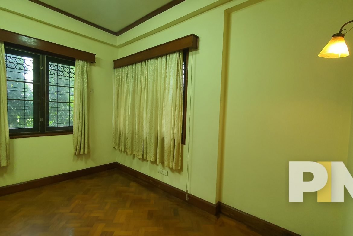 room with wall light - Myanmar House for rent