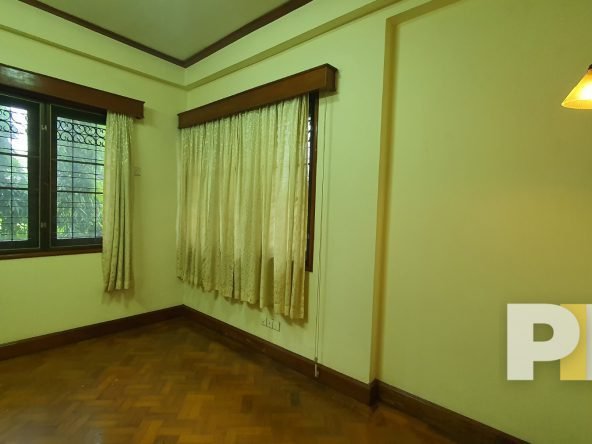 room with wall light - Myanmar House for rent