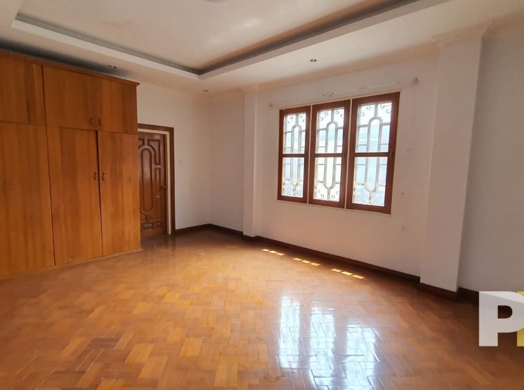 room with wardrobe - Property in Yangon