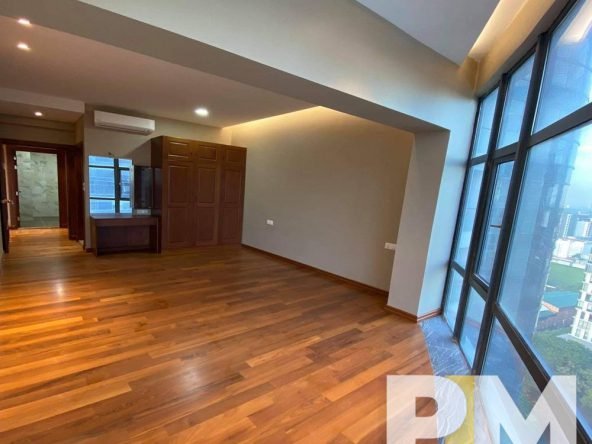 room with wardrobe - Rent in Yangon