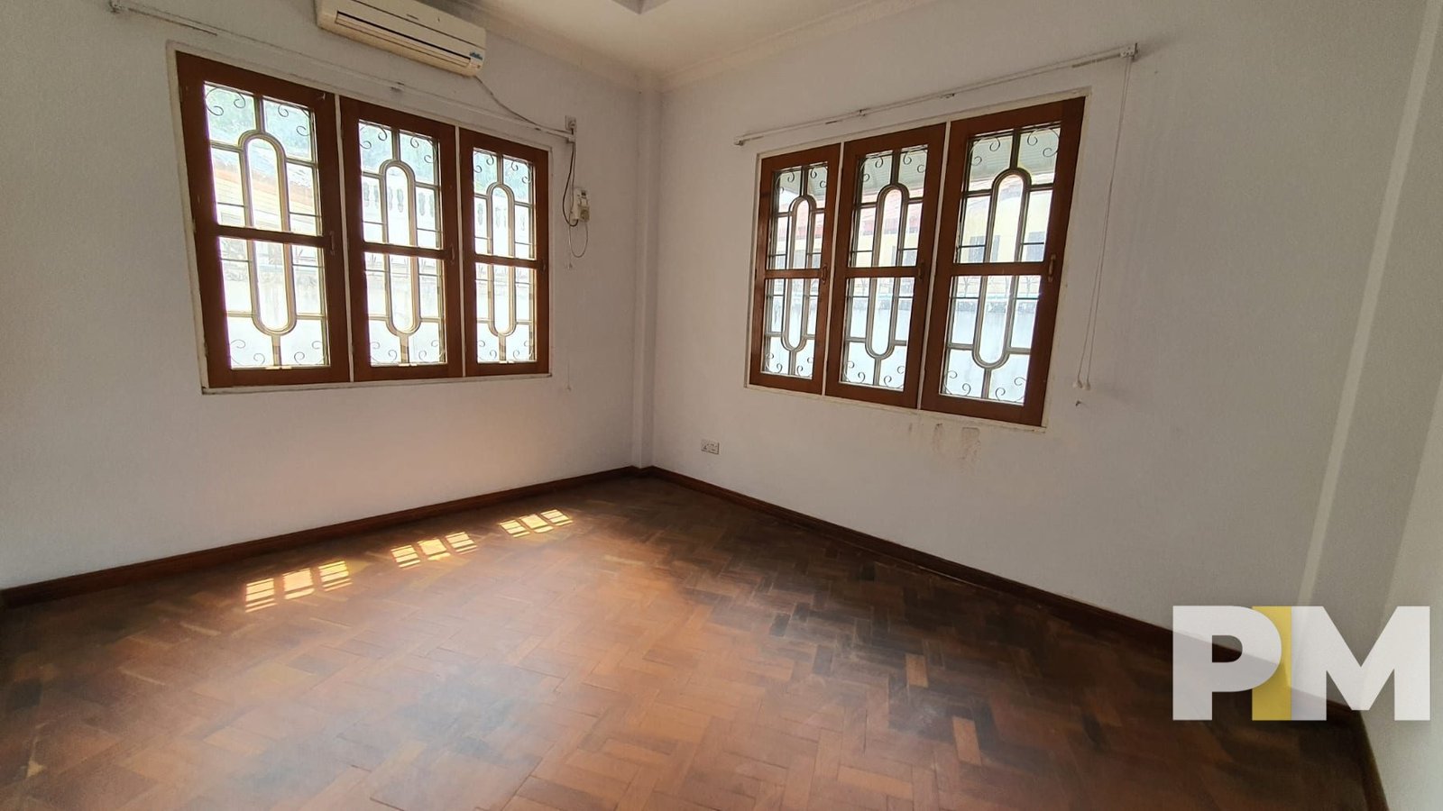 room with windows - Myanmar Property