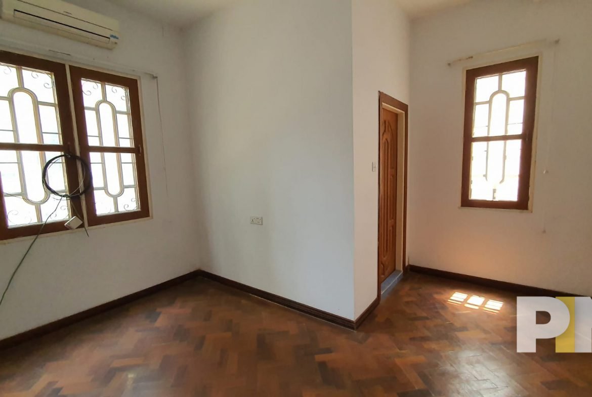 room with windows - Yangon Property