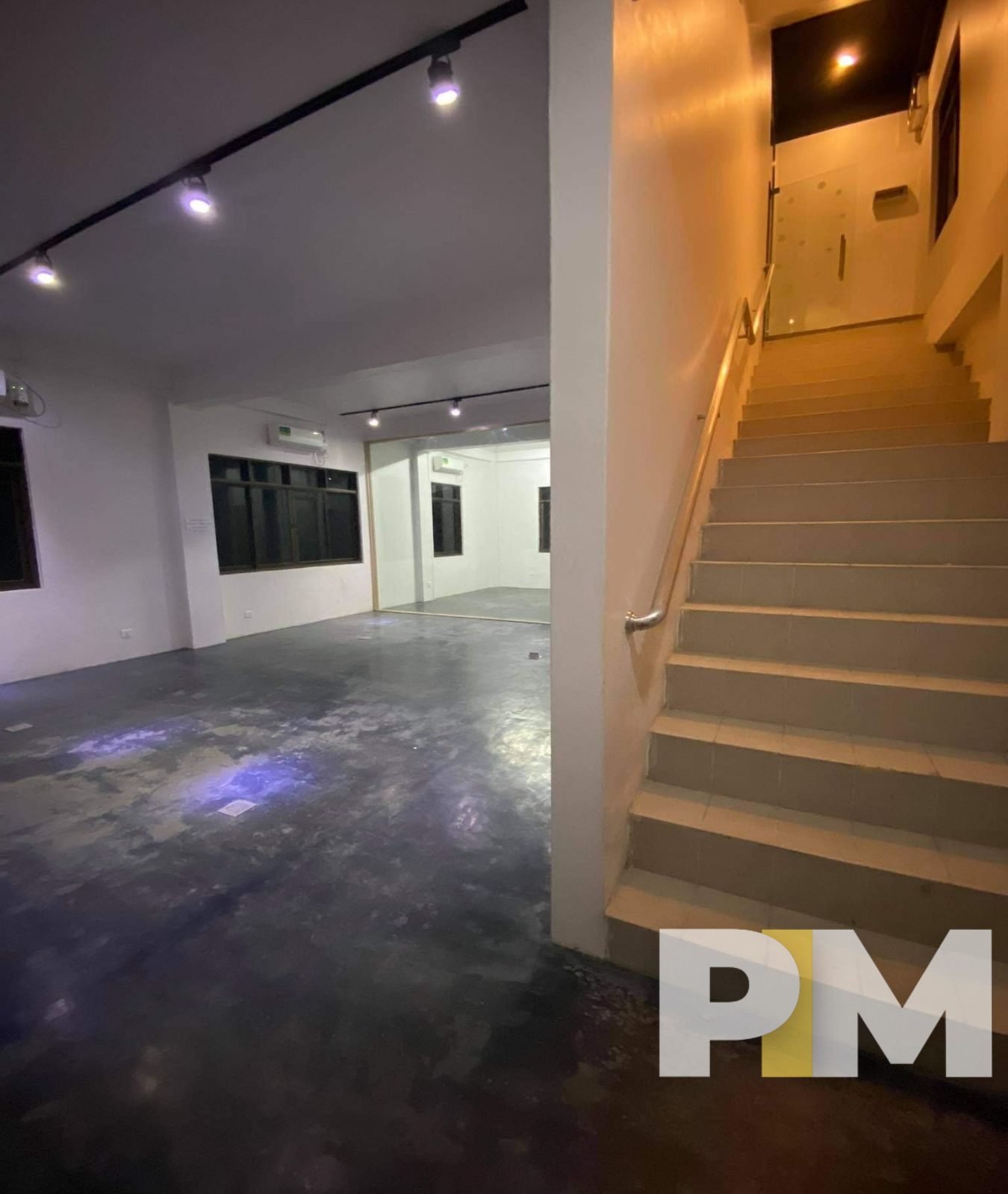 staircase - Office for rent in Kamayut