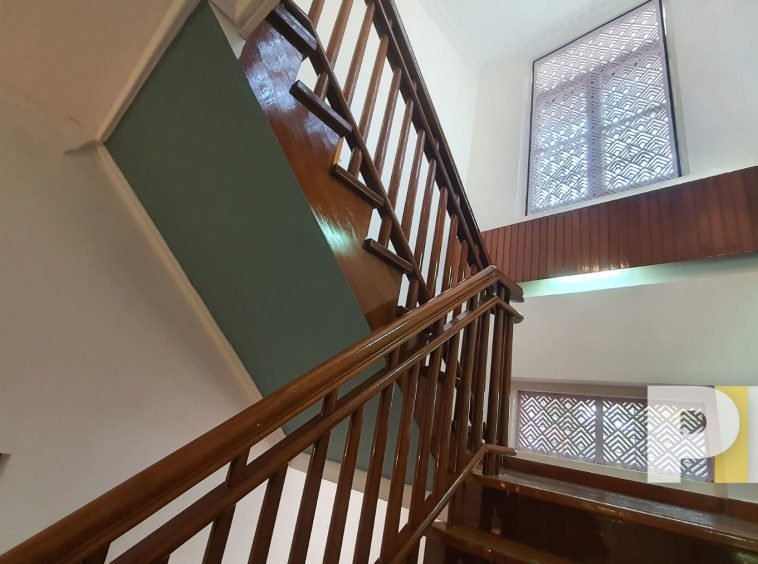 staircase - House for rent in Golden Valley