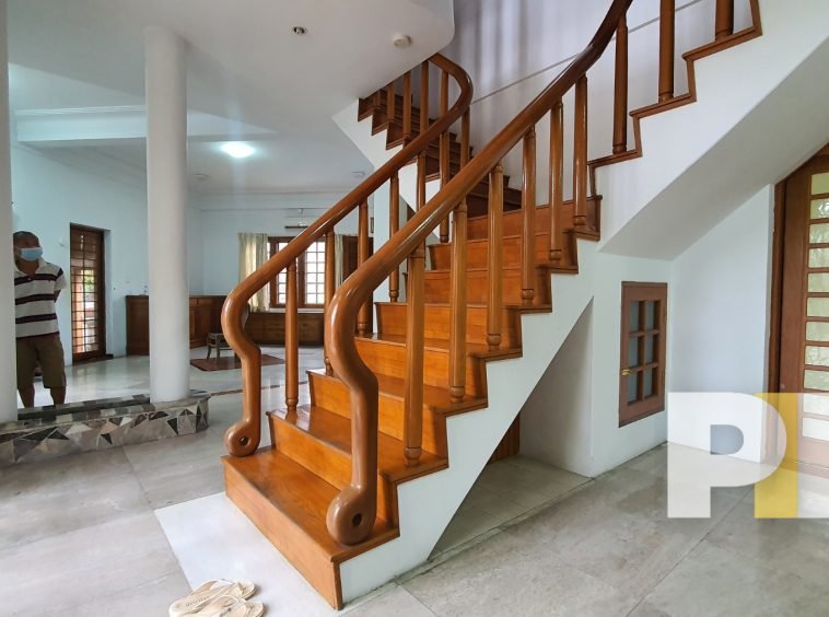 staircase - House for rent in Golden Valley