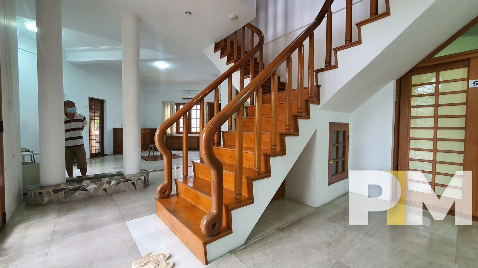 staircase - House for rent in Golden Valley