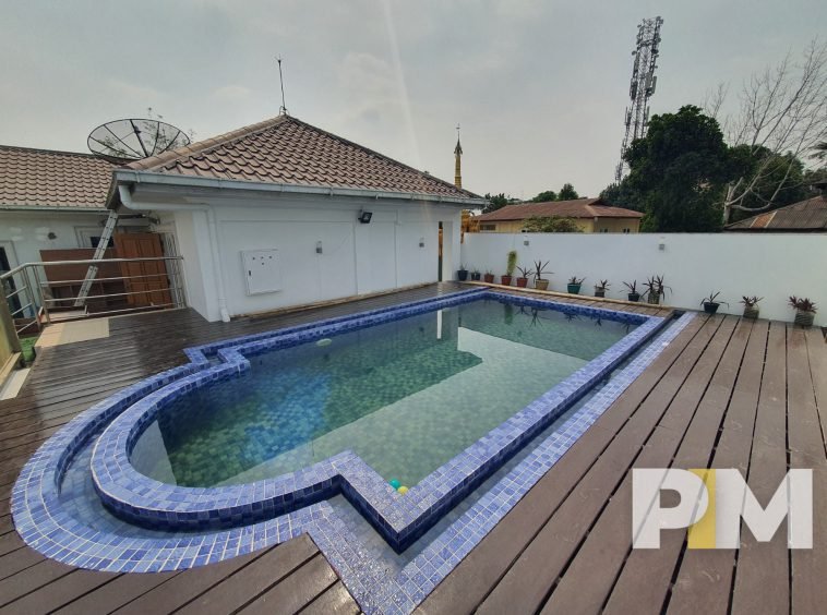 swimming pool - house for rent in Golden Valley