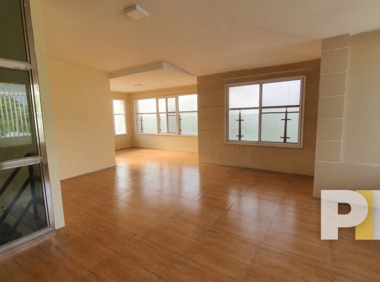 upstairs landing - House for rent in Bahan
