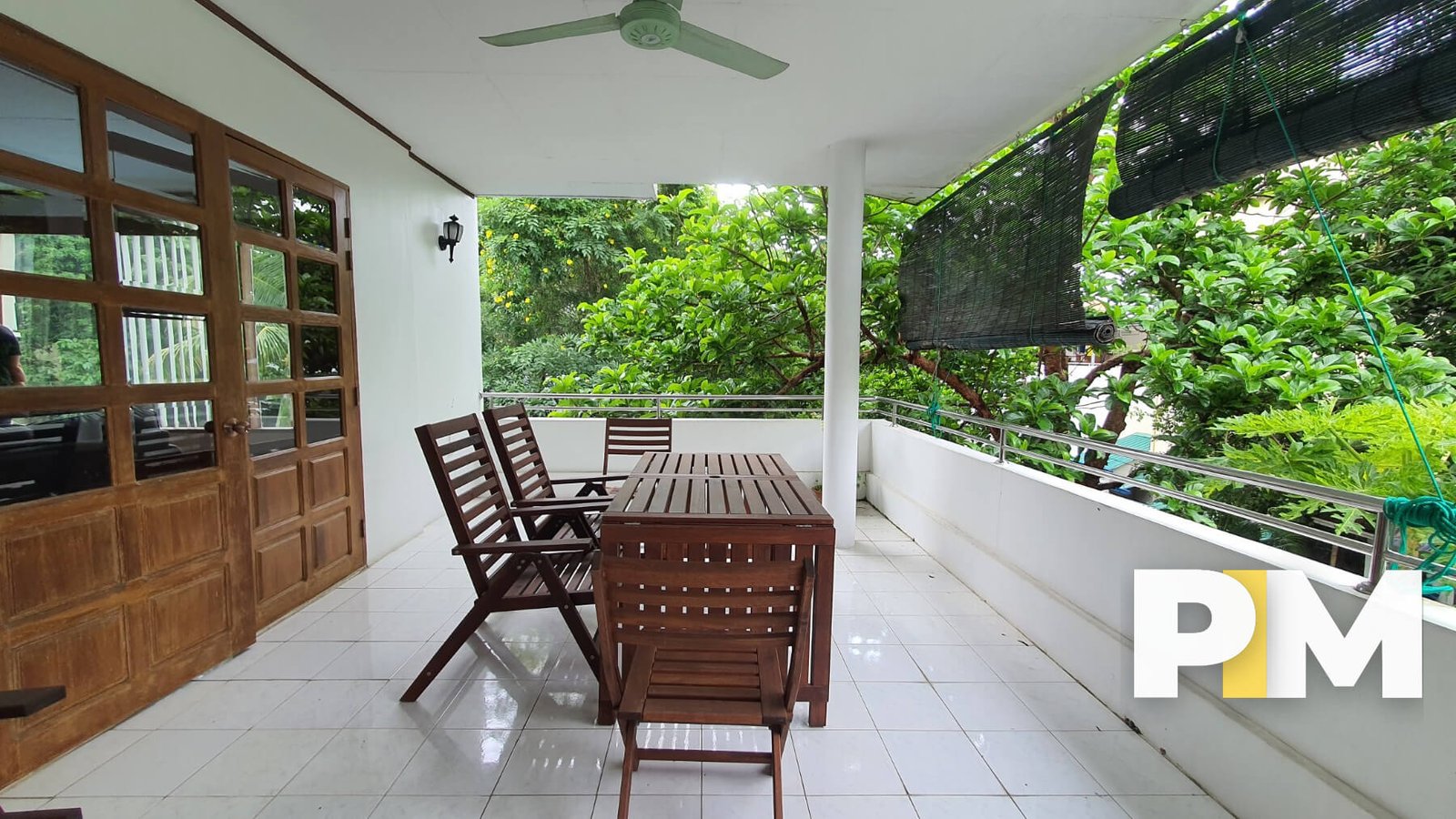 Balcony with table and chairs - Yangon Real Estate