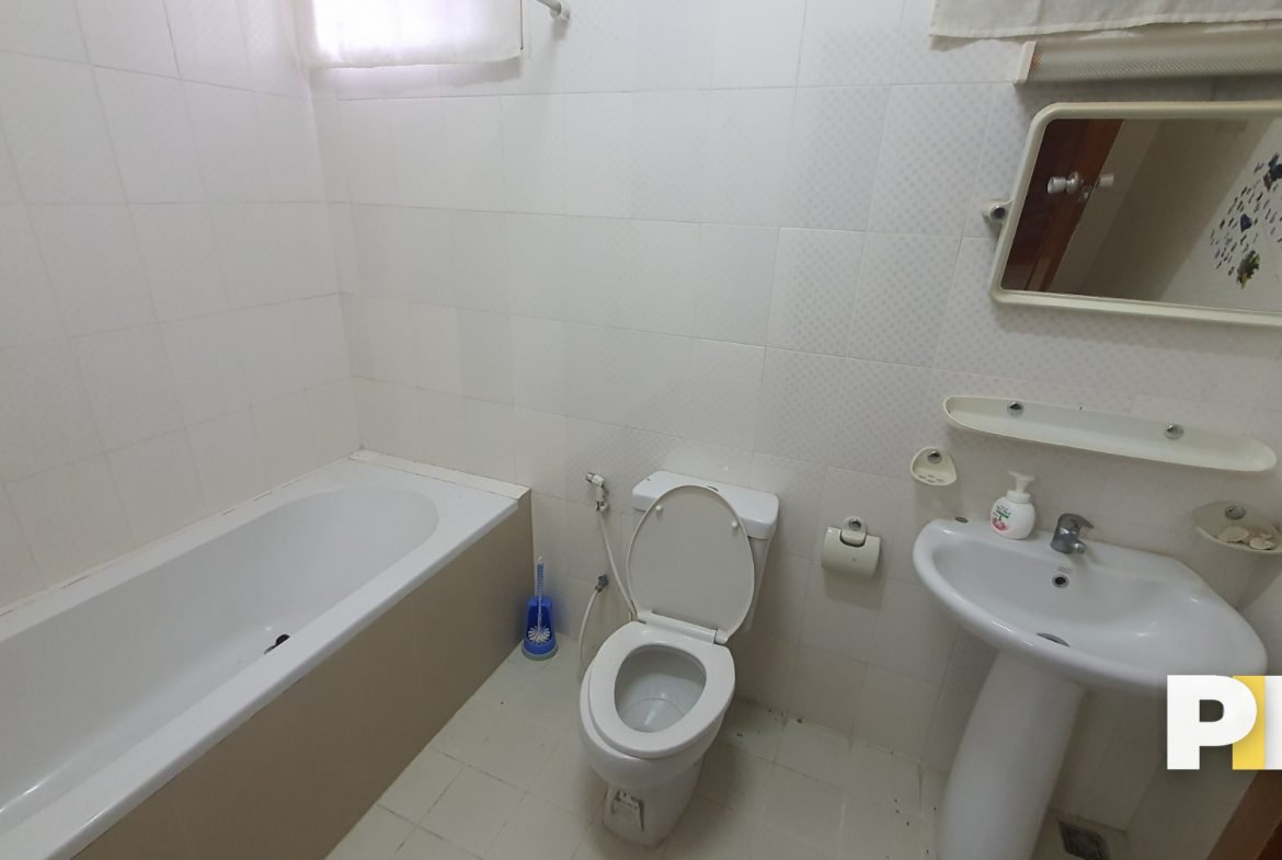 Bathroom wiht bath tub and sink-Property in Myanamr