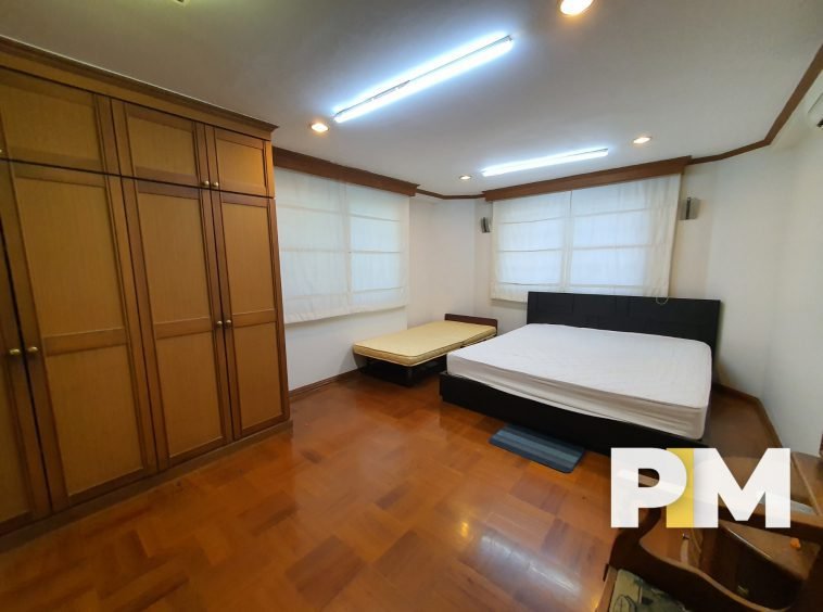 Double bed room with wardrobe - Property in Yangon