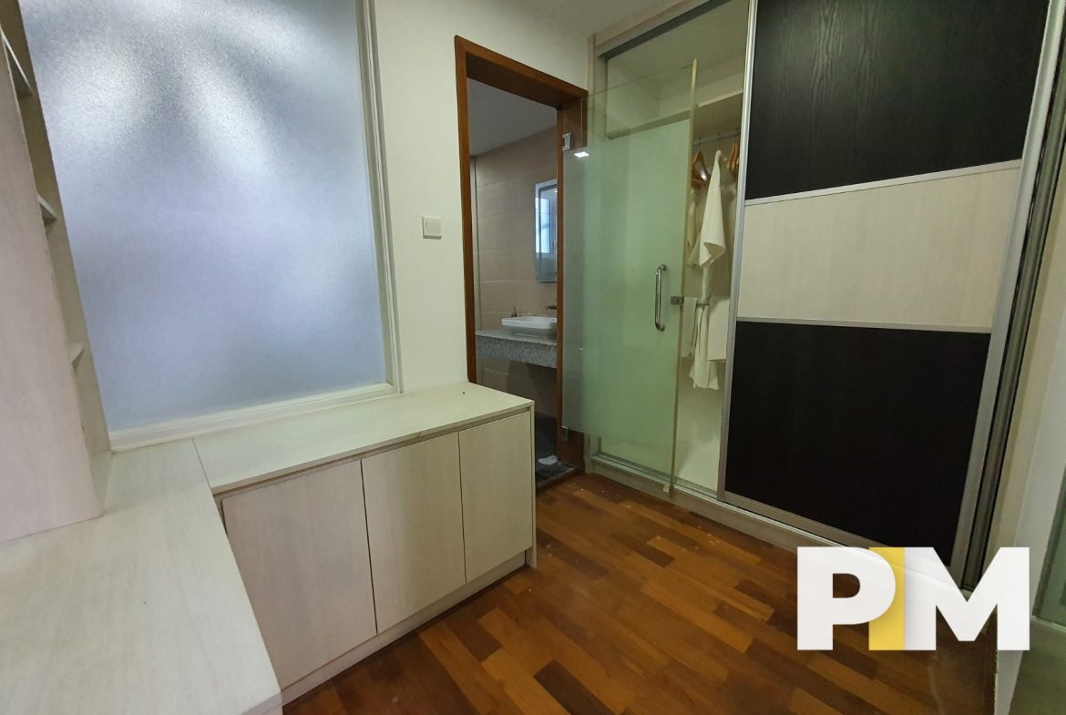 Entrance of shower room view - Yanogn Real Estate