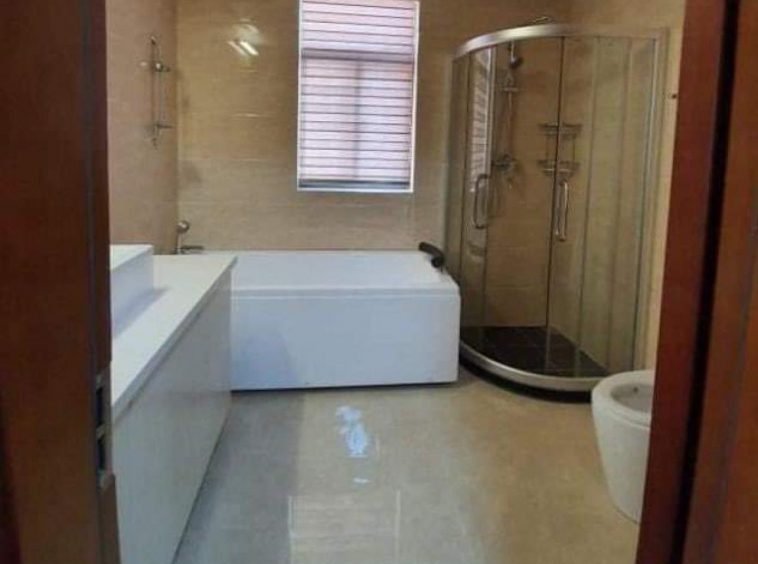 Entrance view of showering room -Real Estate in Yanogn
