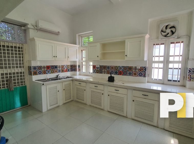 Kitchen room with sink - Property in Yangon