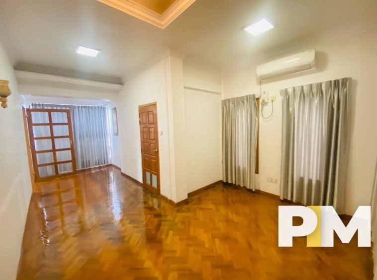 Room with curtains - Real Estate in Yangon
