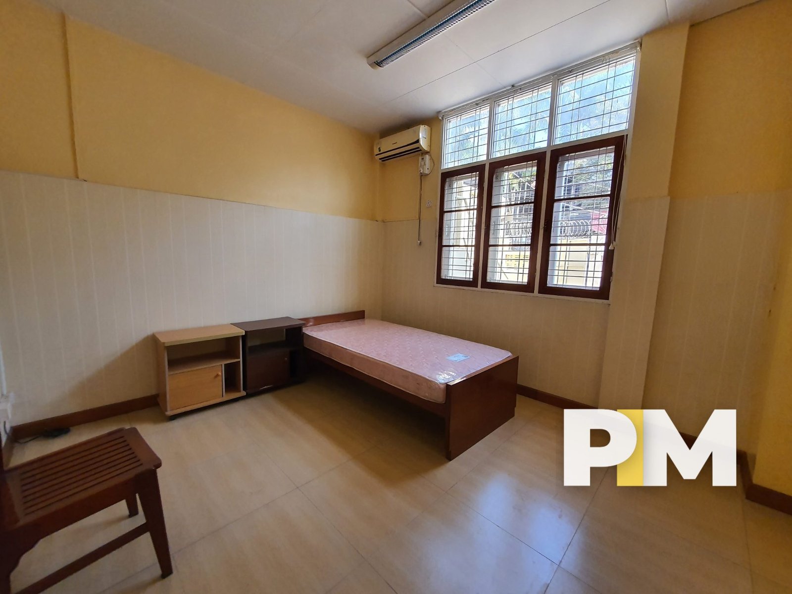 Room with natural light - Property in Yangon