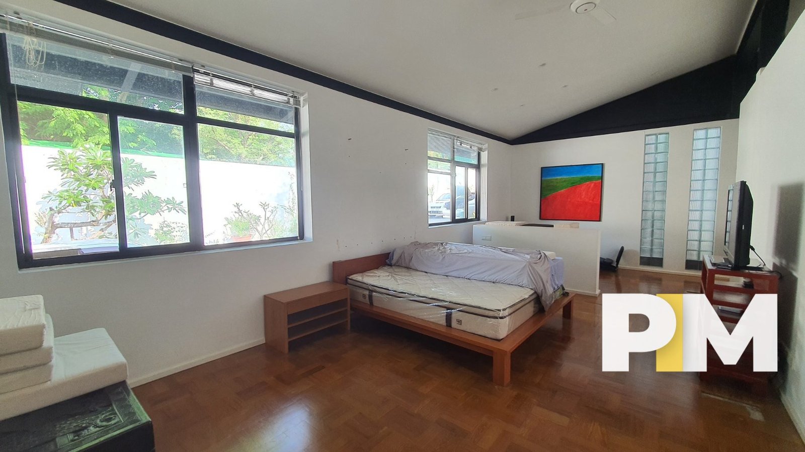 Room with natural light - Yangon Real Estate