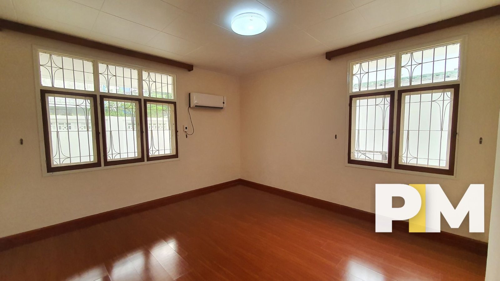 Room with windows - Yangon Real Estate