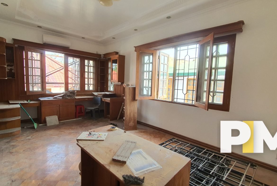 Room with windows - Yangon Real Estate