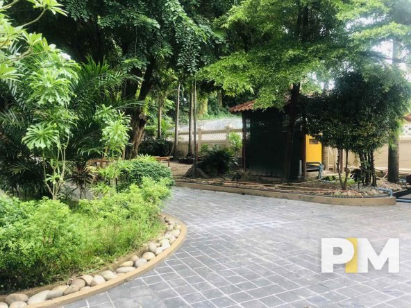 garden with driveway - Myanmar Real Estate