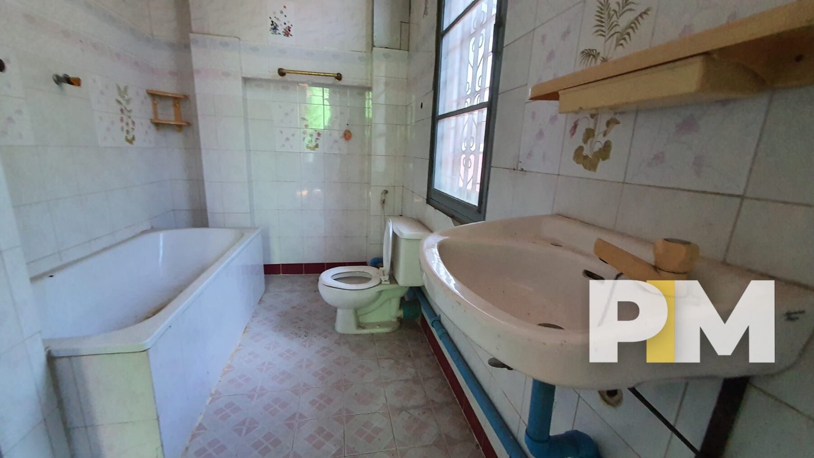 Bathroom with bathtub - Myanmar Real Estate