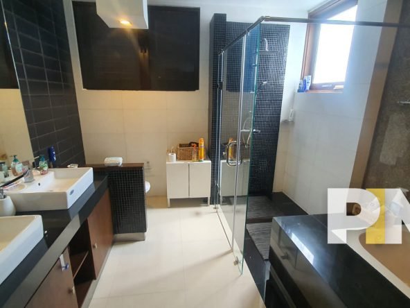 Bathrooom with bathtub - Real Estate in Yangon