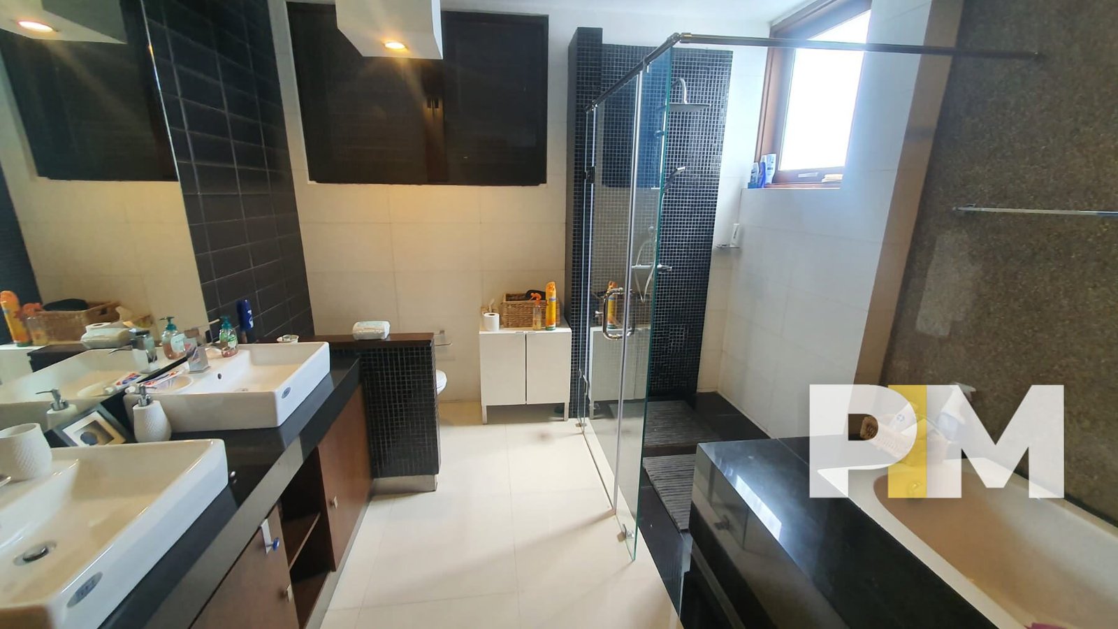 Bathrooom with bathtub - Real Estate in Yangon