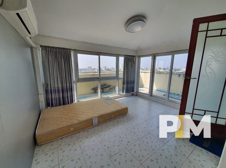 Bedroom wiht balcony - Real Estate in Yangon