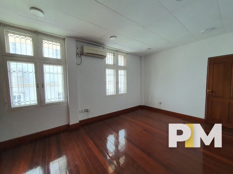 Room with air conditioner - Real Estate in Yangon