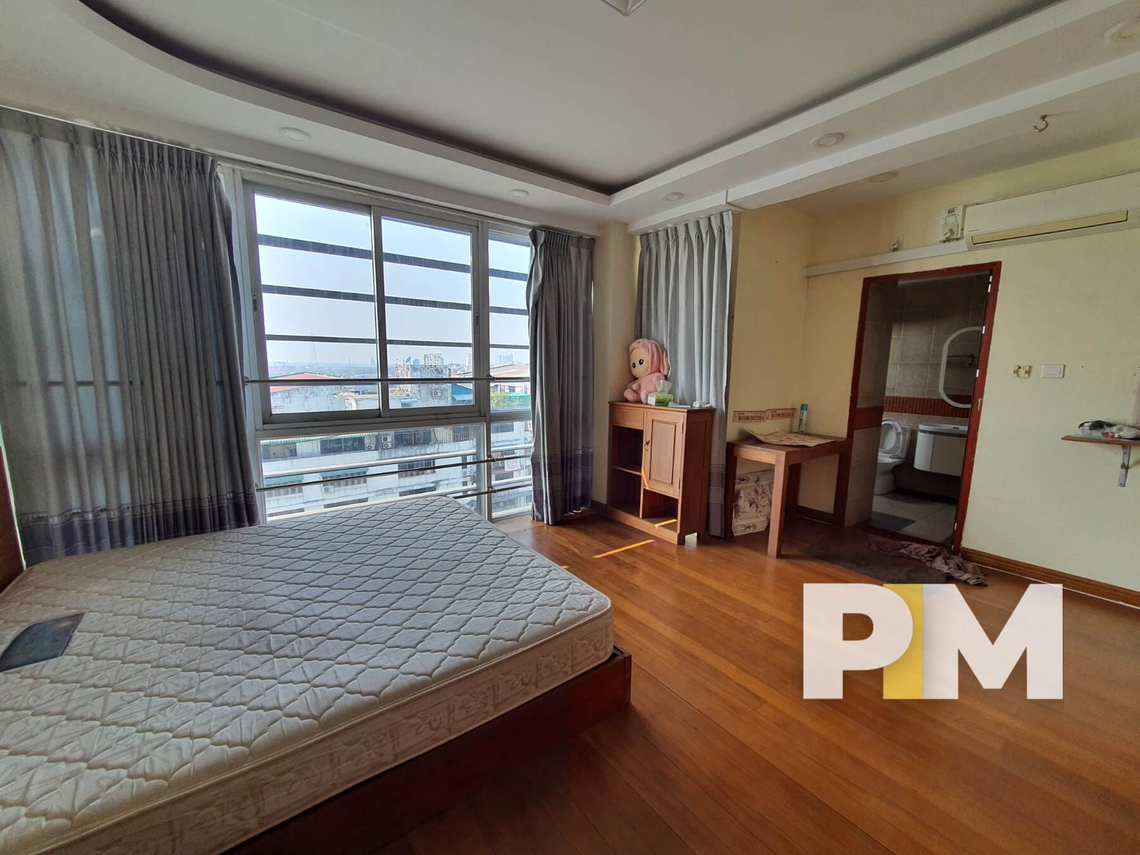 Room with window - Yangon Real Estate