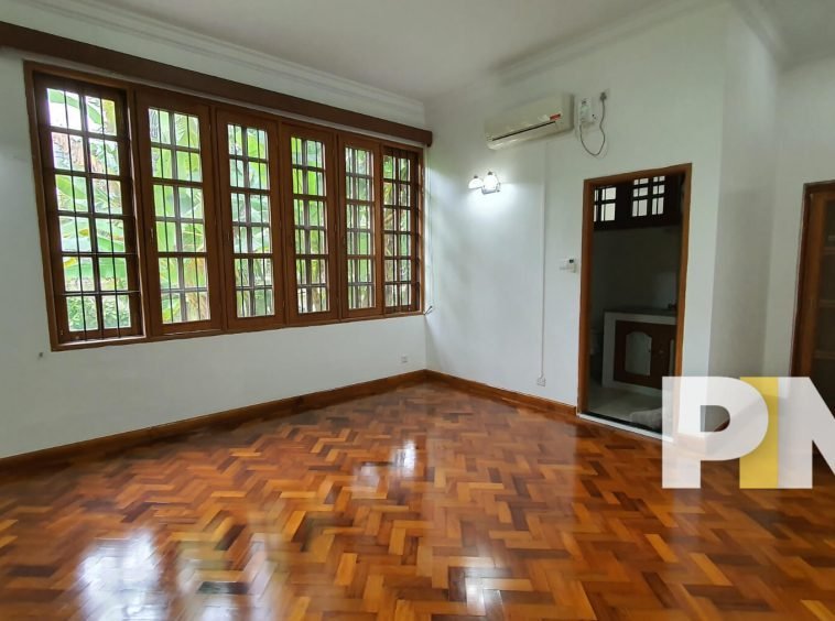 Room with windows - Real Estate in Yangon