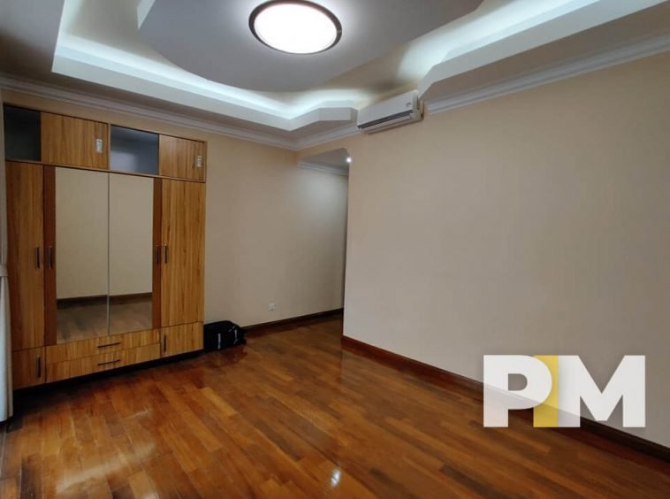 Room with wordrobe - Real Estate in Yangon
