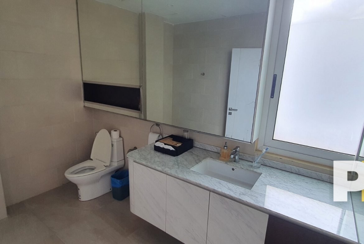 Tiolet room with sink - Yanogn Real Estate