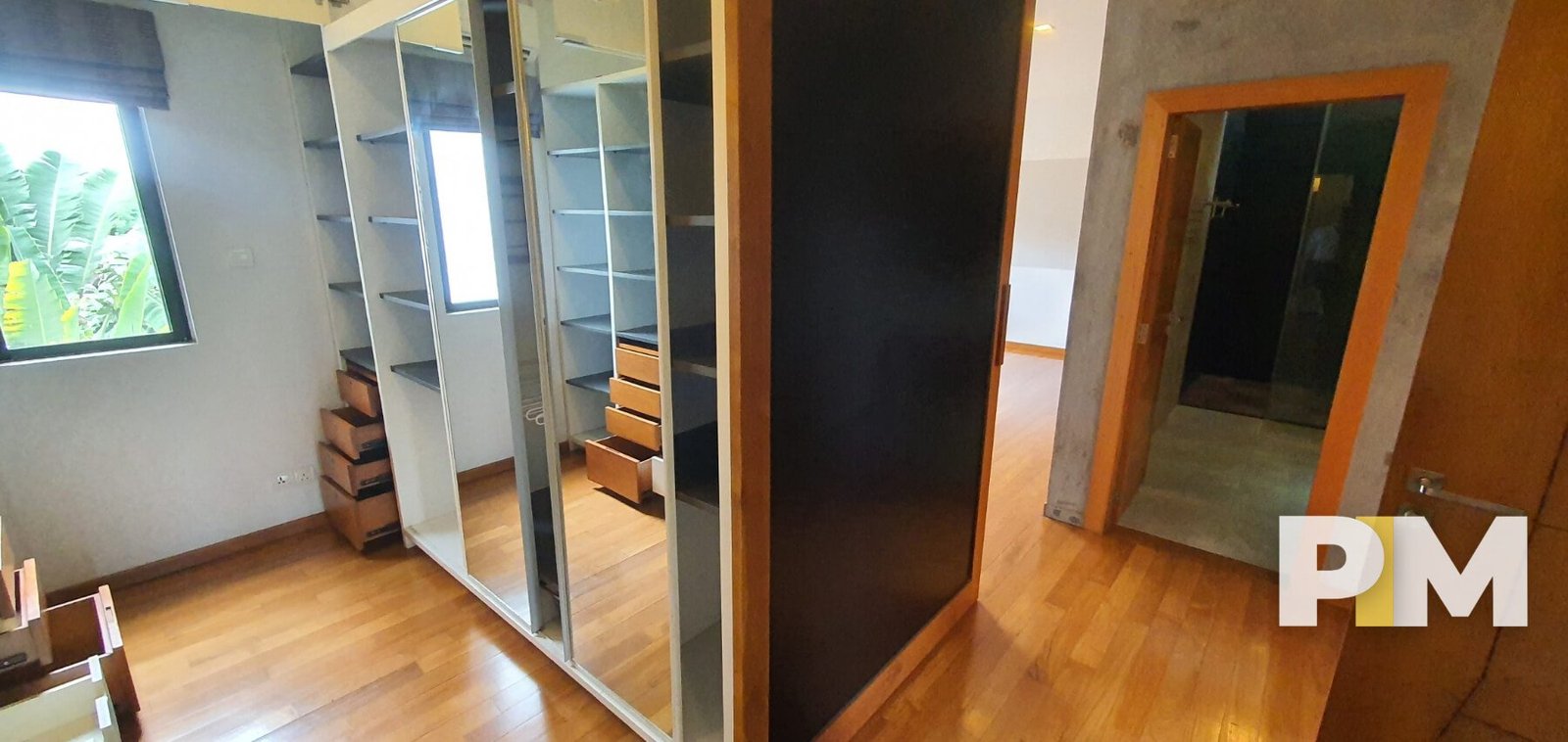 Room with cupboard - Yangon Real Estate