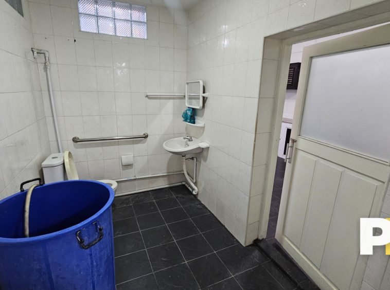 Property in Yangon (Bathroom)