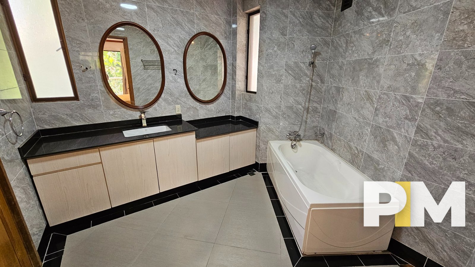 Property in Myanmar (Bathroom)