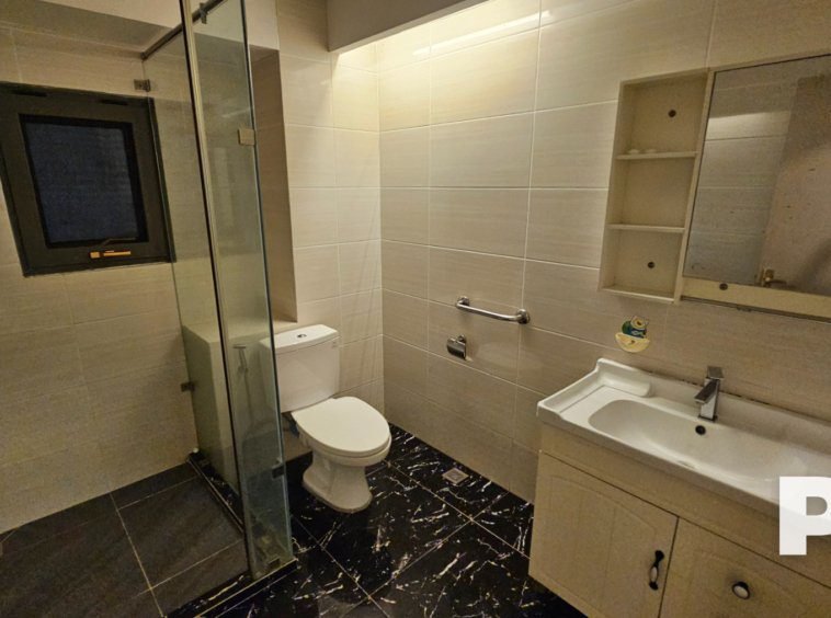 Condo for rent in Diamond Hill Bahan Township Bathroom