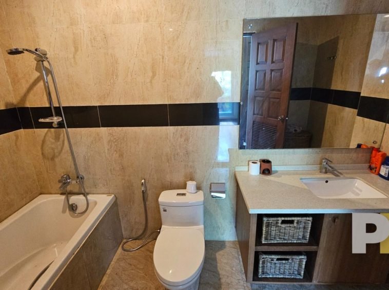 Real Estate in Mynmar (Bathroom)